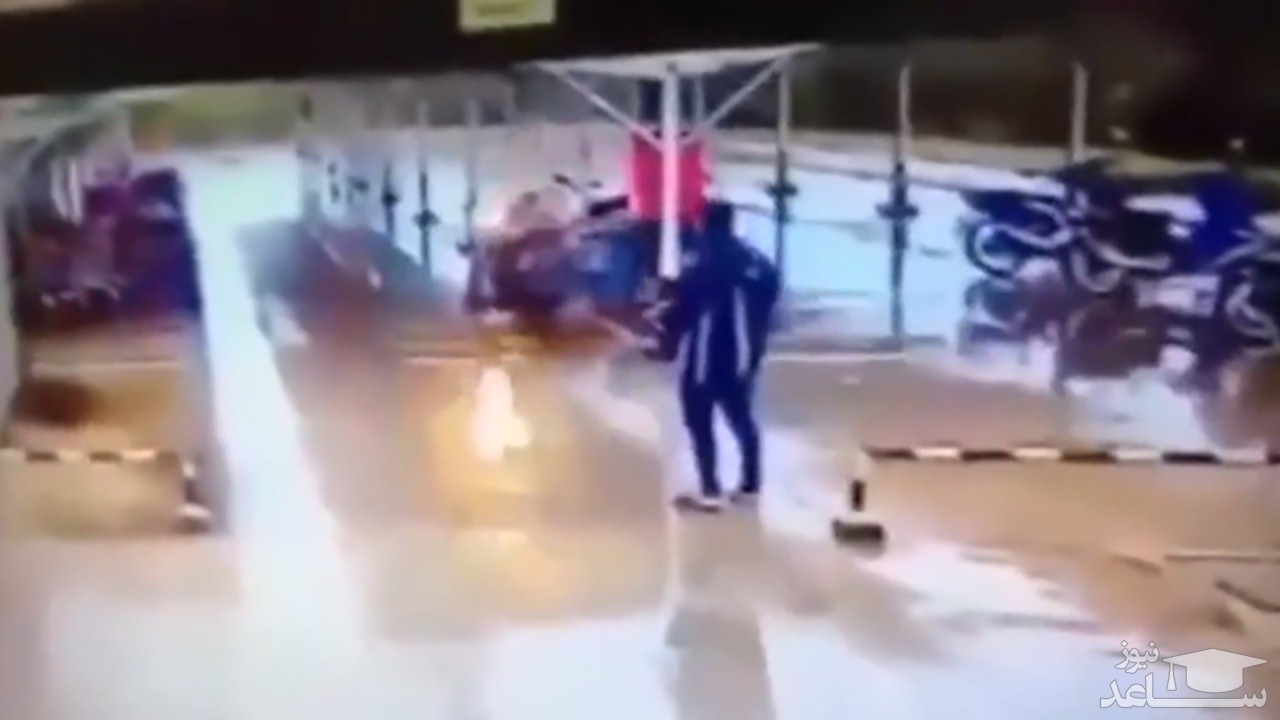 (فیلم) چرخش خسارت بار یک موتورسیکلت به دور خود 