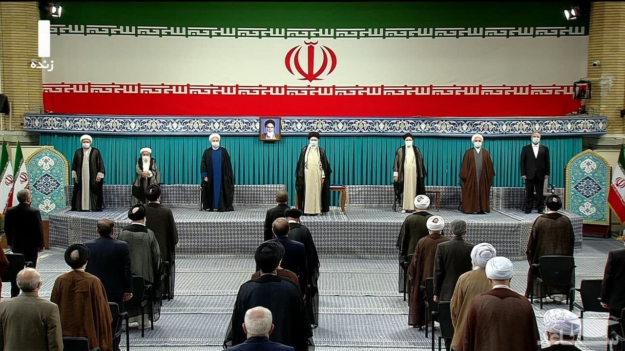 (فیلم) لحظه اعطای حکم تنفیذ سیزدهمین دوره ریاست جمهوری اسلامی ایران‌