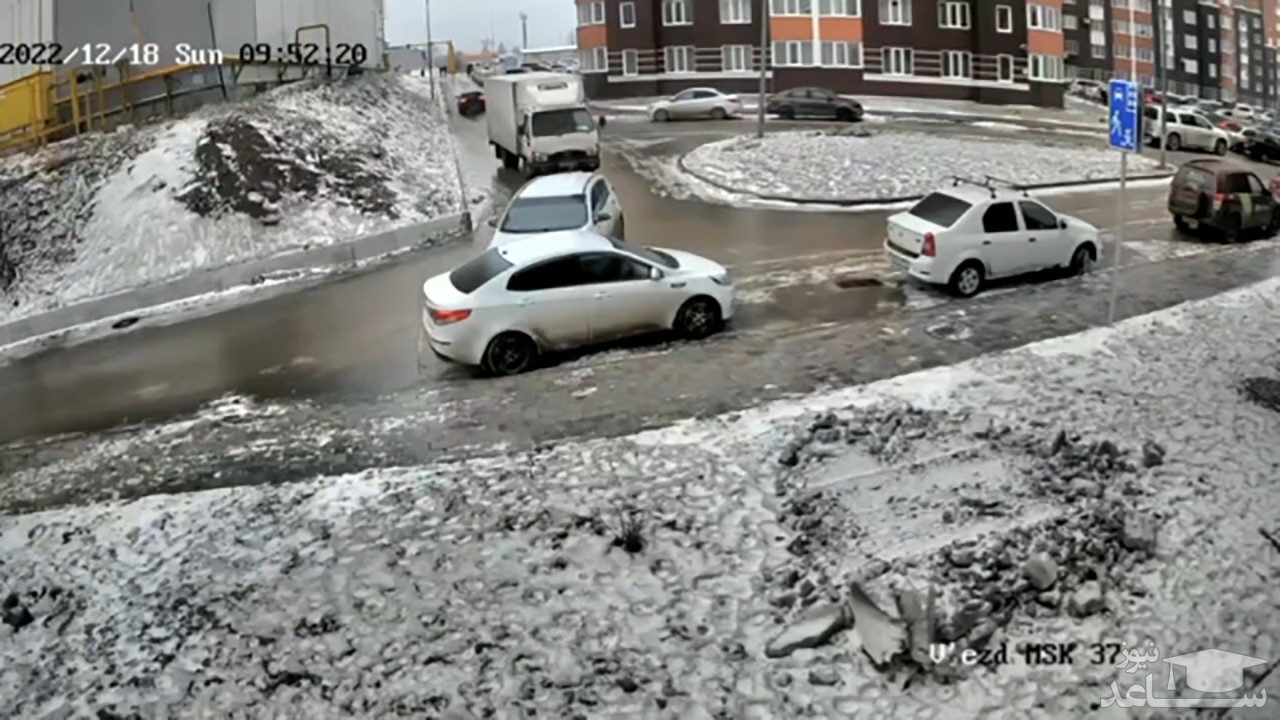سر خوردن کامیونت در خیابان یخ زده +فیلم