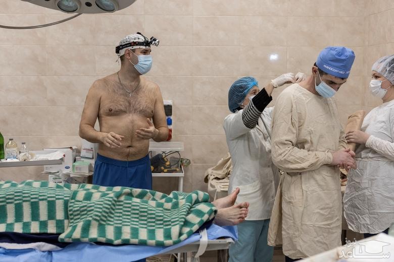 جراحی یک سرباز زخمی ارتش اوکراین در بیمارستانی در شهر دونتسک اوکراین/ رویترز