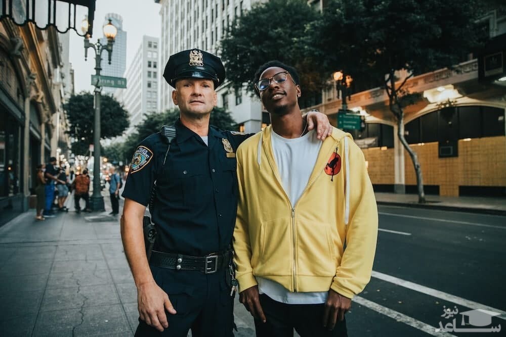 فیلم غریبه های دور دست