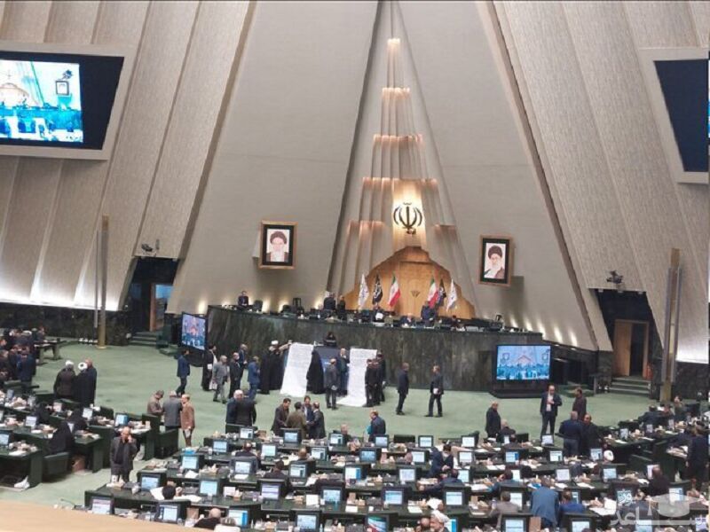 مفسدان اقتصادی را اعدام کنید