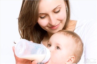 علل بالا آوردن شیر در نوزادان