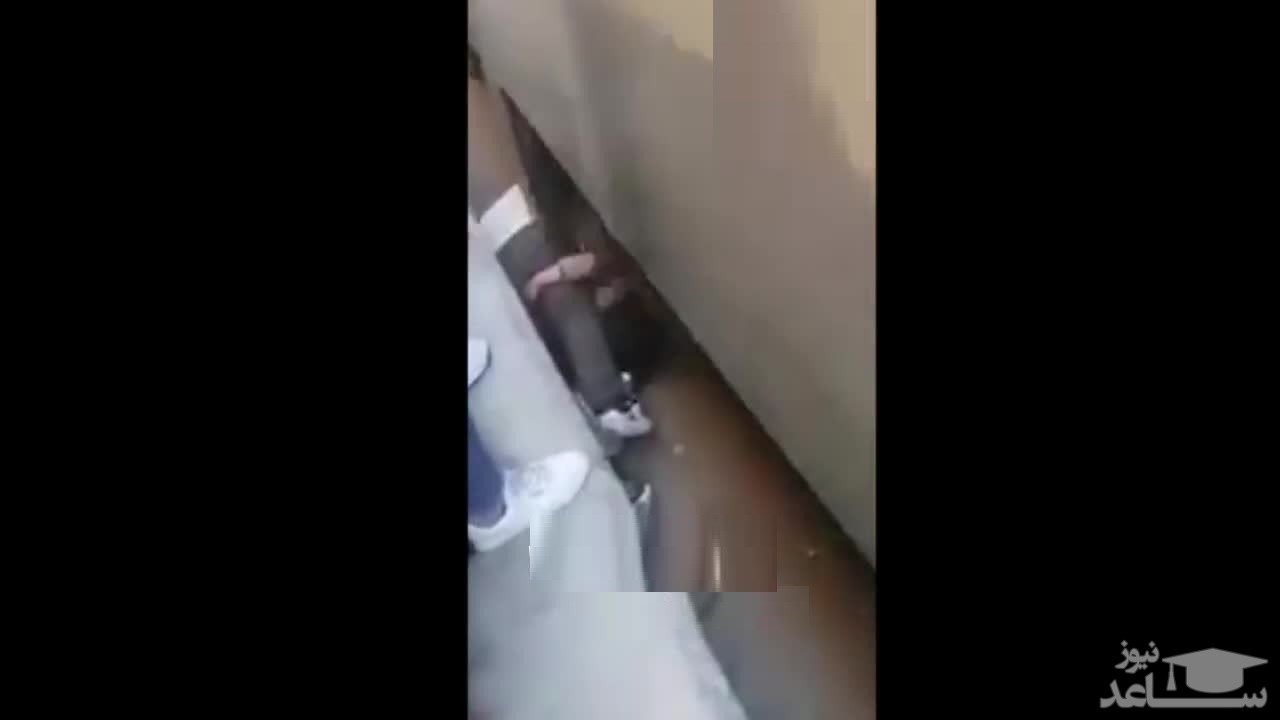 (فیلم) اقدام شوکه کننده یک مرد برای نجات فرزندش
