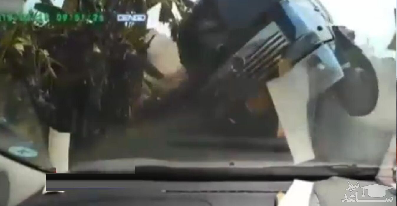 (فیلم) توقف معجزه‌ آسای کامیون در یک متری خودروی سواری! 