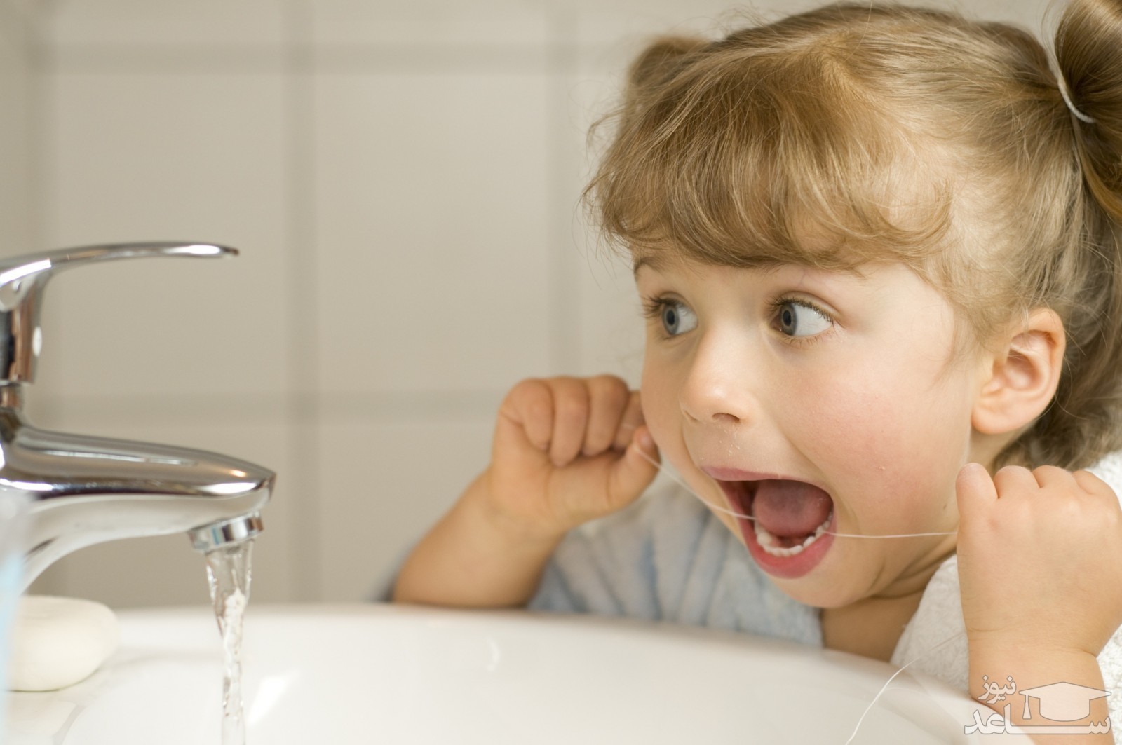 روش نخ دندان کشیدن برای کودکان چگونه است؟