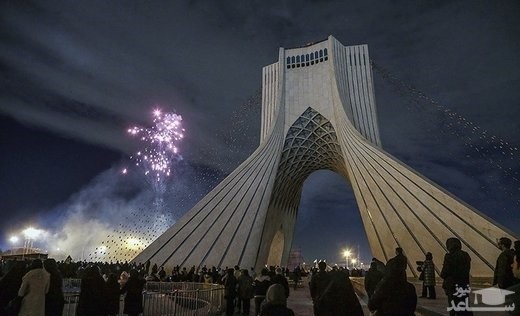 برج آزادی رنگی می‌شود