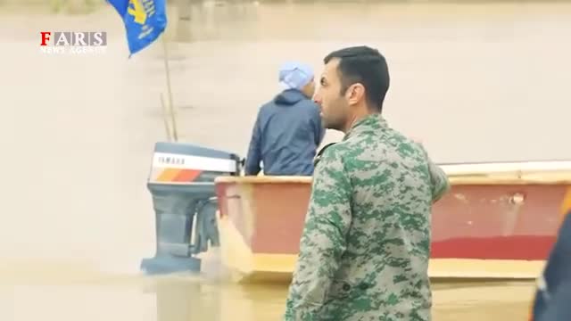 (فیلم) برپایی پل شناور در خوزستان توسط ارتش