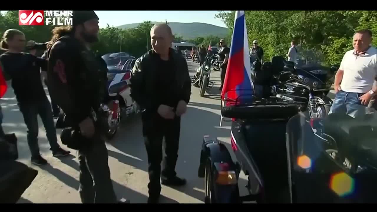 (فیلم) موتور سواری پوتین در بین موتورسواران کریمه