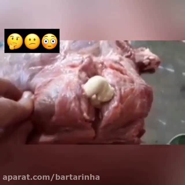 (فیلم) وجود ماده مشکوک داخل گوشت منجمد