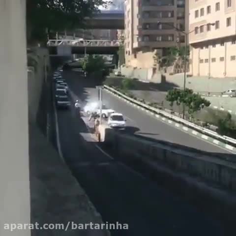 (فیلم)رفتار جالب پلیس برای تنبیه رانندگان بی‌نظم