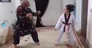 (فیلم) مادربزرگی که حریف تمرینی نوه‌اش شد