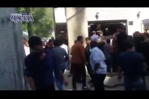 (فیلم) حمله به هواداران پرسپولیس با اسپری فلفل در اصفهان