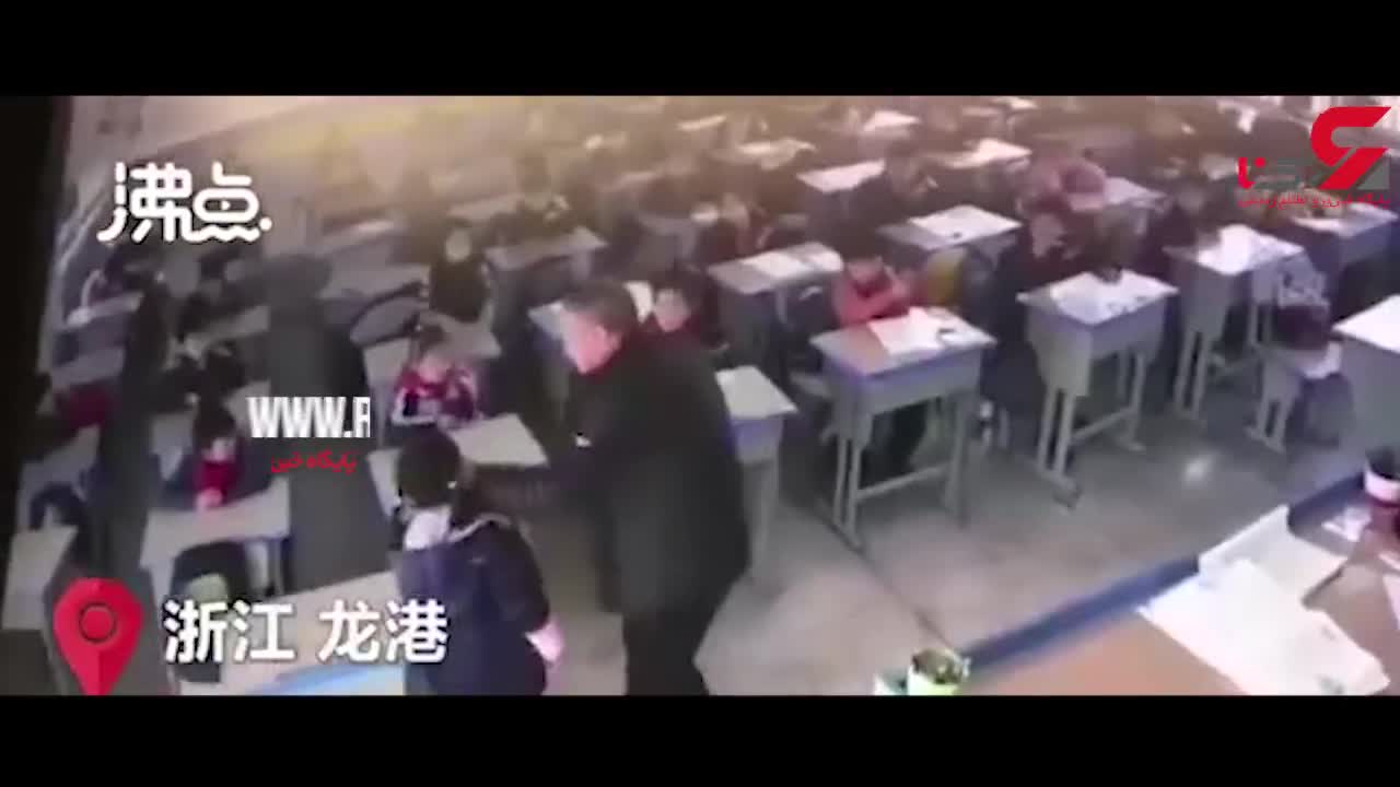 (فیلم) رفتار وحشیانه معلم یک مدرسه با یکی از دانش آموزانش