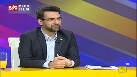 (فیلم) واکنش جهرمی به عکس جنجالی با تی شرت و شلوار لی در دفتر کارش!