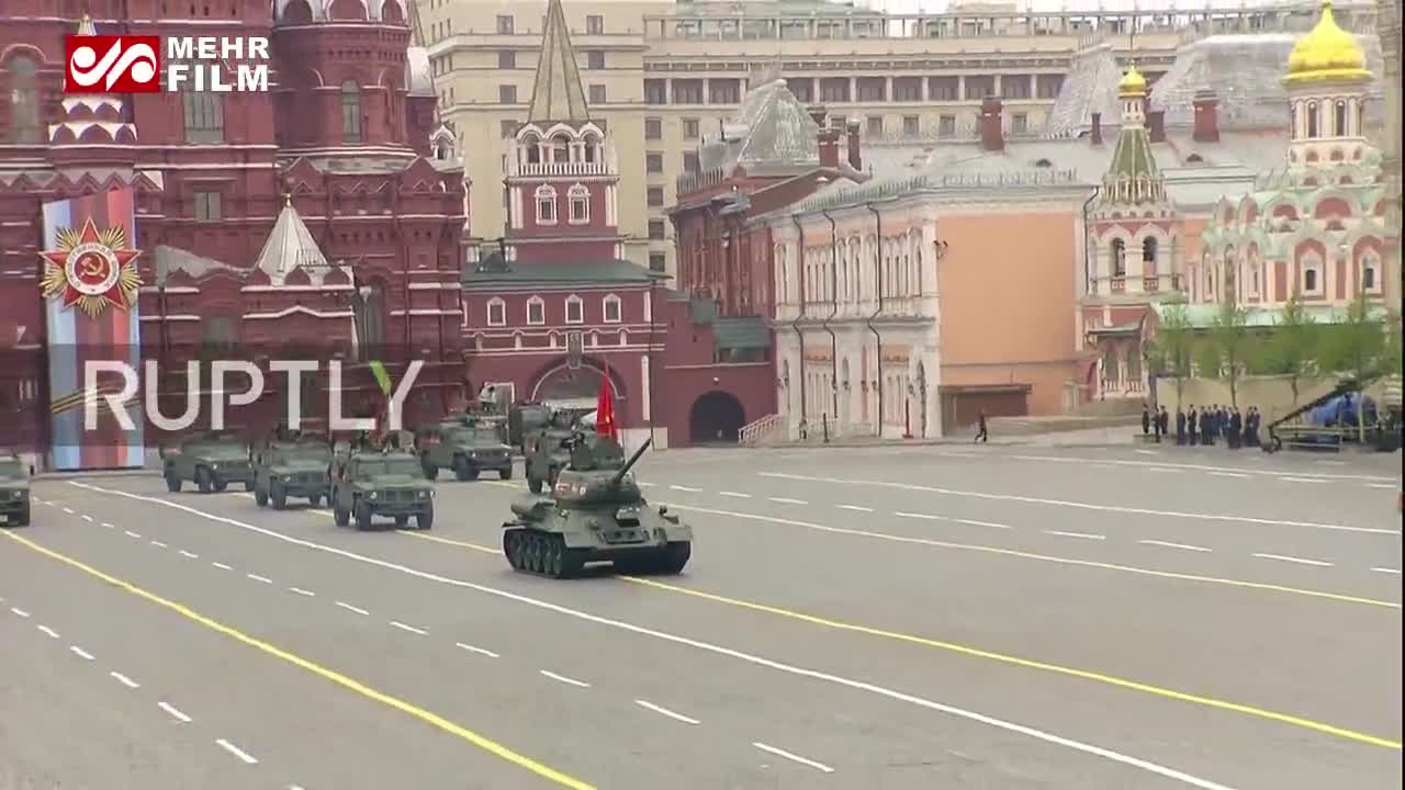(فیلم) رژه نیروهای مسلح روسیه در حضور پوتین