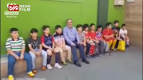(فیلم) حاضر جوابی یک دانش آموز در برابر وزیر آموزش و پرورش!