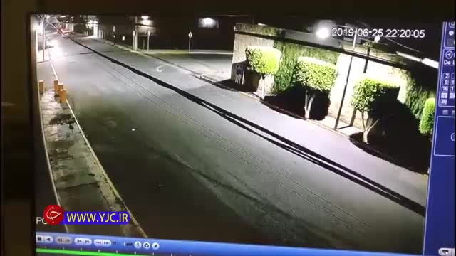 متلاشی شدن موتورسیکلت پس از برخورد با خودروی سواری + فیلم