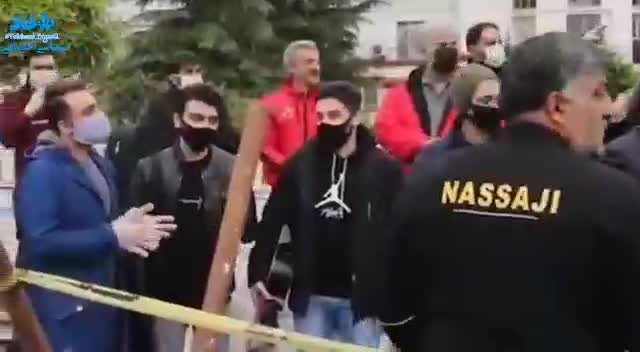 (فیلم) تشویق کادر درمانی بیمارستان قائمشهر توسط هواداران نساجی با شعار معروف