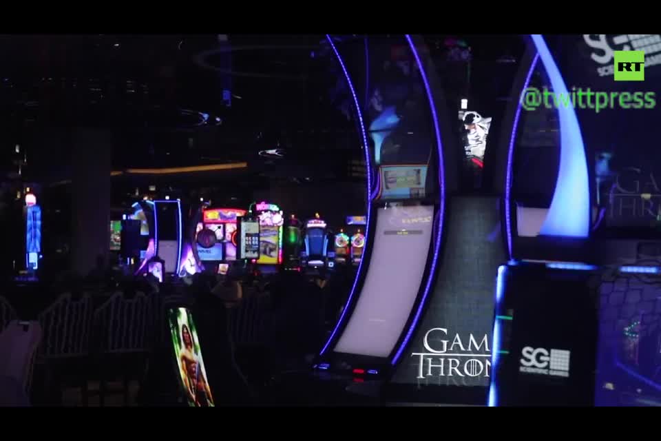 (فیلم) کرونا قمارخانه‌های لاس وگاس را تعطیل و تبدیل به بیابان کرد