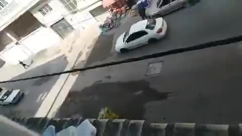 (فیلم) اقدام عجیب راننده وانتی در خیابان لنگرود