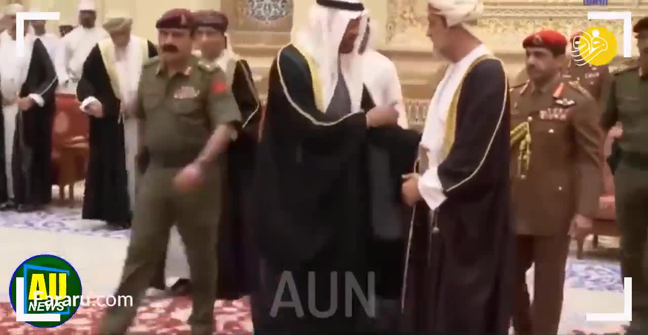 (فیلم) وقتی که سلطان جدید عمان حاضر به دست دادن با ولیعهد امارات نمی‌شود!