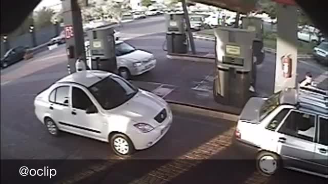 (فیلم) لحظه خودسوزی مرد ایرانی در پمپ بنزین