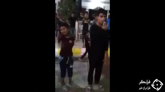 (فیلم) زنجیر زنی کودک بدون دست در محرم همه را شوکه کرد