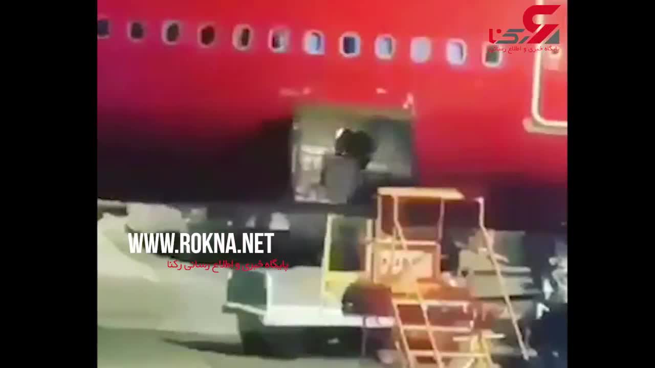 (فیلم) جابه جایی عجیب چمدان‌های مسافران توسط مامور بی اعصاب فرودگاه