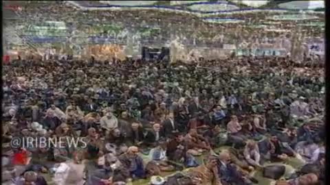 (فیلم) سر دادن شعار علیه روحانی در نمازجمعه