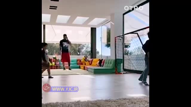 (فیلم) لیونل مسی چگونه فرزندانش را آموزش فوتبال می‌دهد؟