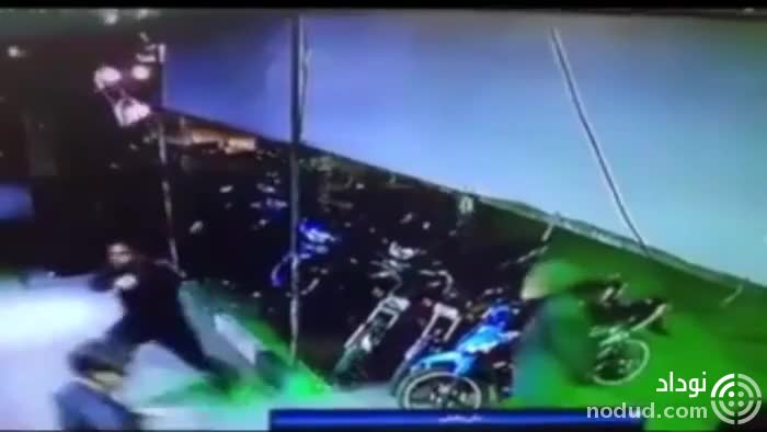 (فیلم) لحظه هولناک شمشیرکشی مرگبار اوباش در خیابان زمزم تهران!
