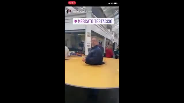 روش عجیب مرد ایتالیایی برای فاصله گرفتن از مردم