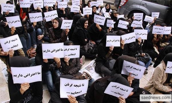 تجمع دانشجویان مقابل کوی دانشگاه تهران