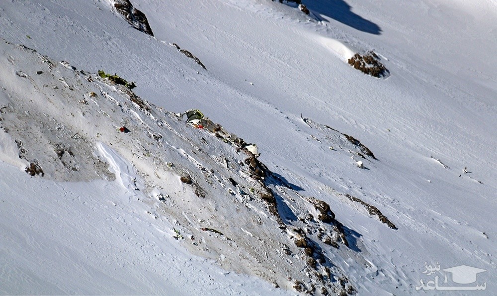 خروج اجساد از لاشه هواپیمای تهران-یاسوج