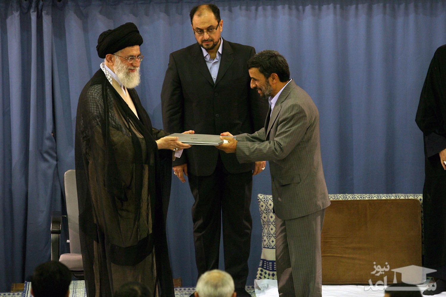 احمدی نژاد به رهبر انقلاب: انتخابات برگزار کنید