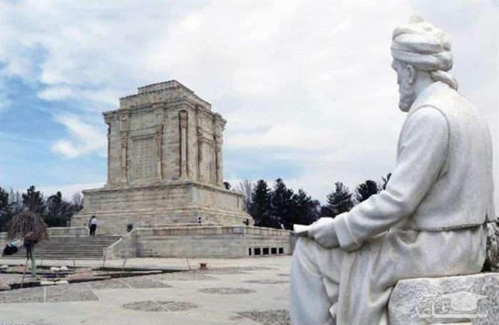 حمله با نارنجک دستی به کتیبه آرامگاه فردوسی/ عکس