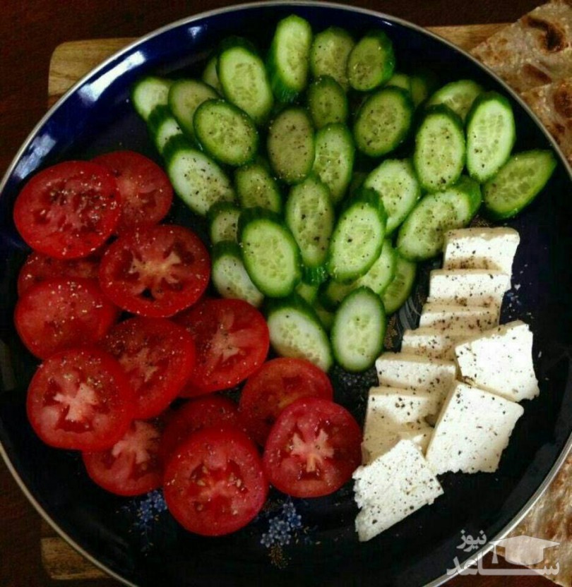 به هیچ عنوان پنیر را با گوجه و خیار نخورید!