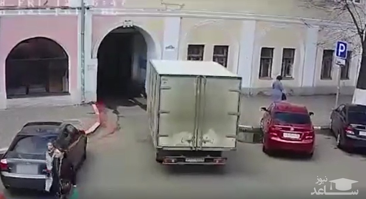 (فیلم) سقف کوتاه تونل، کار دست راننده کامیون داد