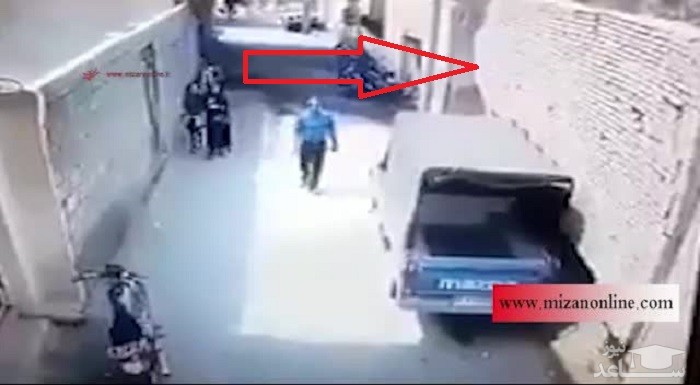 (فیلم) فروریختن دیوار بر سر خودرو این بار در دزفول