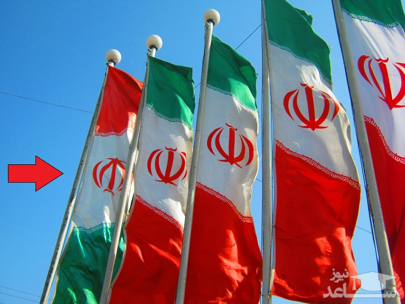 (عکس) نَصب واژگونه پرچم ایران در شهر قم!