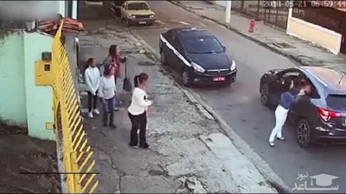 (فیلم) زورگیری از زنان در خیابان در روز روشن!