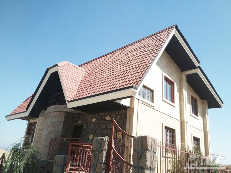 (فیلم) سقوط سقف ساختمان روی پنج خودرو