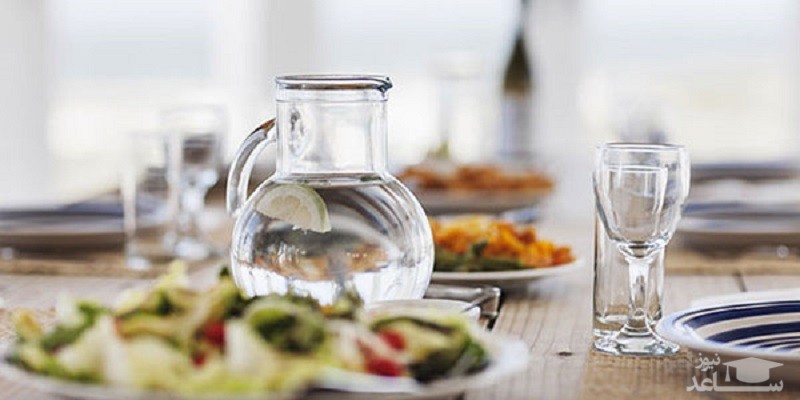 چرا نباید همراه غذا آب خورد؟