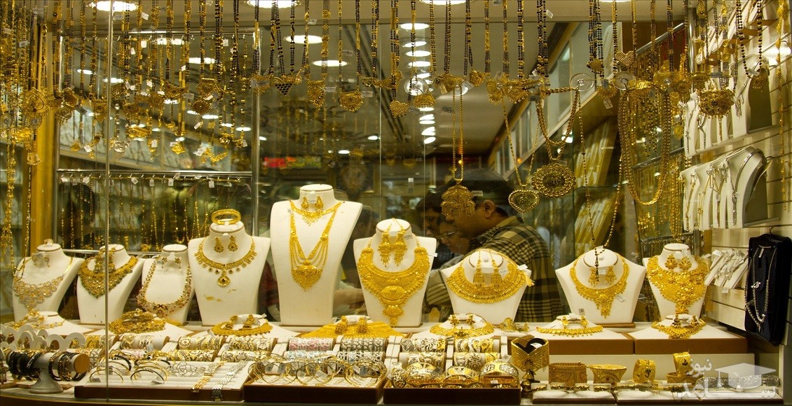 (فیلم) لحظه سرقت زن میانسال از طلافروش بازار امیرکبیر تبریز