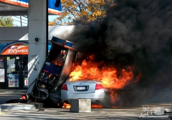 (فیلم) راننده ناشی پمپ بنزین را به آتش کشید