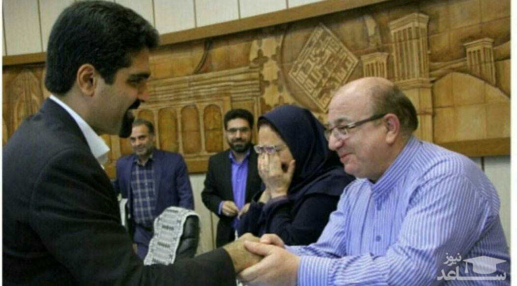 (عکس) لحظه احساسی ورود سپنتا نیکنام به شورای شهر یزد