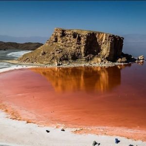 کاهش سطح آب دریاچه ارومیه