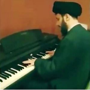 ویدئوی جنجالی پیانو نوازی یک روحانی