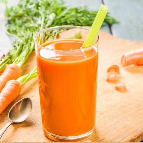 12 خاصیت شگفت انگیز آب هویج برای سلامت بدن